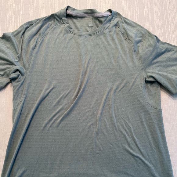 Lululemon Men’s Athletic Short Sleeve Shirts (5) - Picture 6 of 6